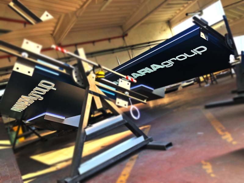 dettaglio produzione totem luminoso panaria group spa sassuolo