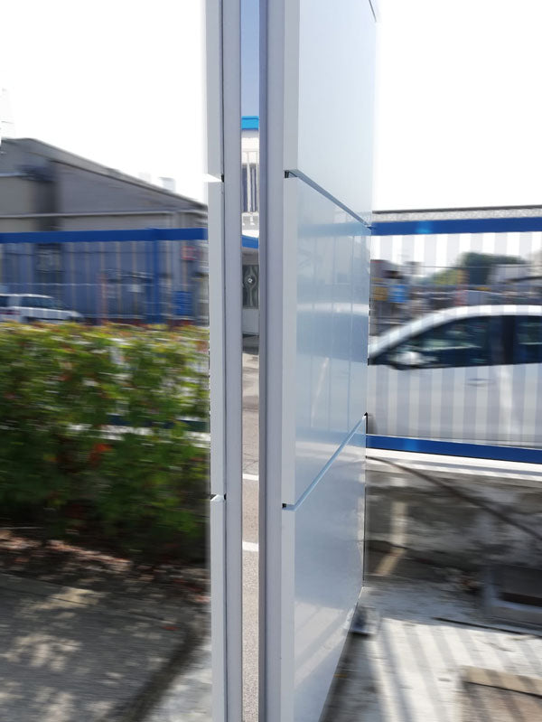 dettaglio totem luminoso modulare tpv compound ferrara