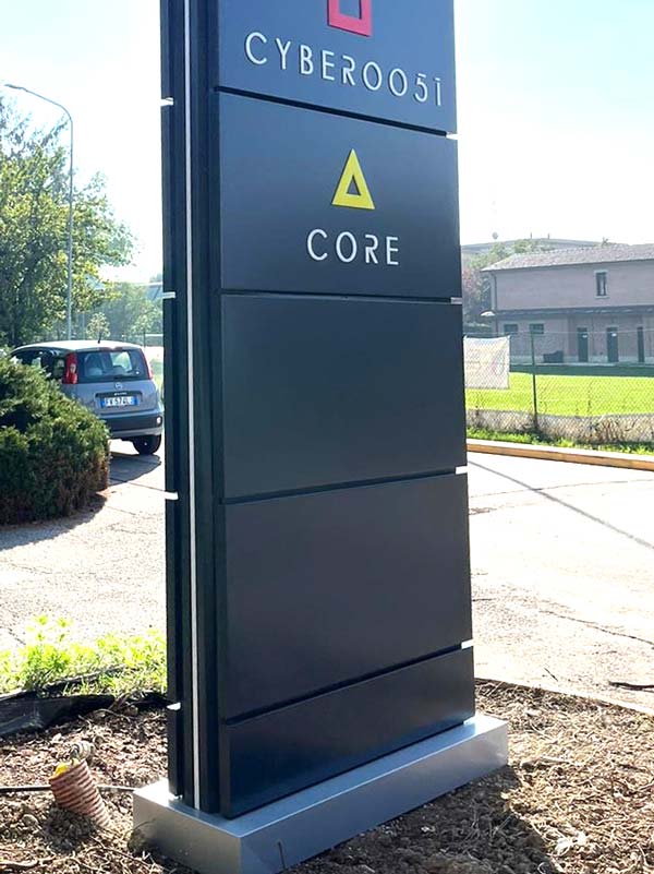 dettaglio totem modulare sedoc digital group reggio emilia