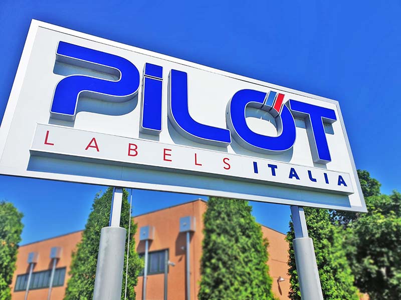 insegna luminosa aziendale scatolare pilot milano