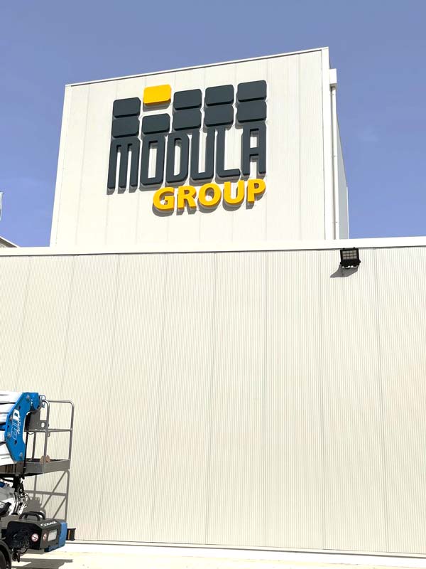 insegna luminosa retroilluminata modula group bologna