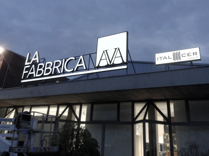 insegna luminosa scatolare a led la fabbrica spa ravenna