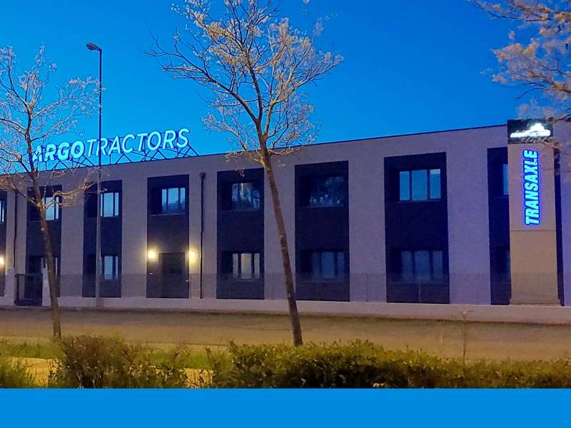 insegna luminosa scatolare argo tractors fabbrico