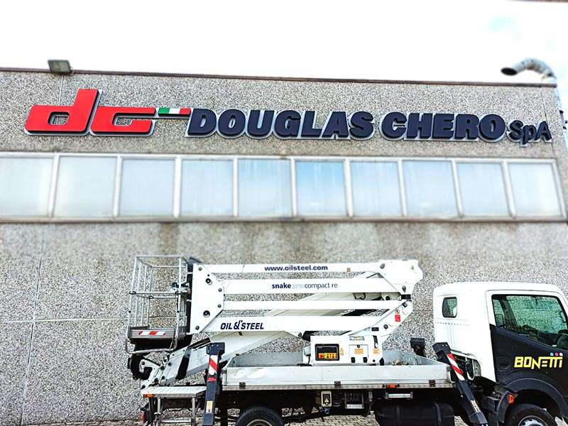 insegna luminosa scatolare douglas chero piacenza