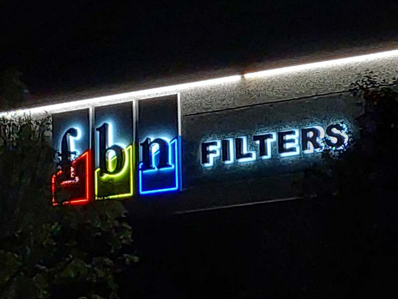 insegna retroilluminata fbn filters srl novellara