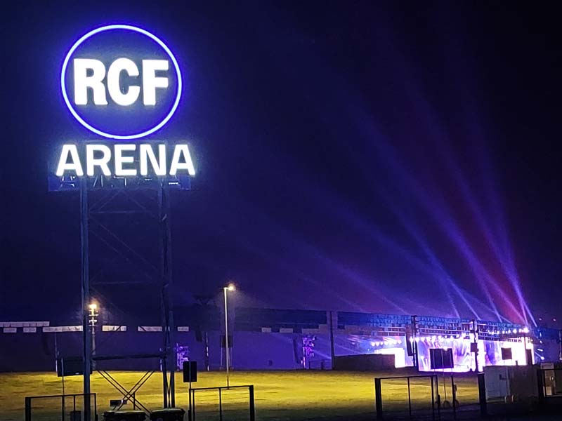 insegna scatolata rcf arena reggio emilia