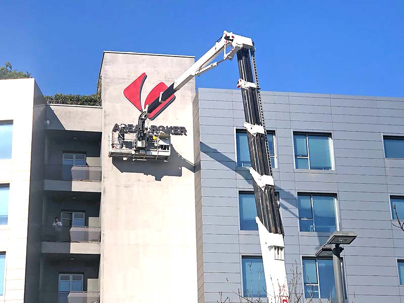 installazione insegna luminosa scatolare area broker reggio emilia