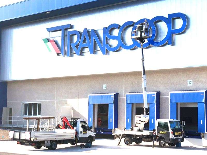 installazione insegna scatolare transcoop reggio emilia