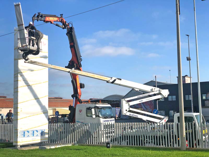 installazione totem modulare in alucobond tecnoferrari spa sassuolo
