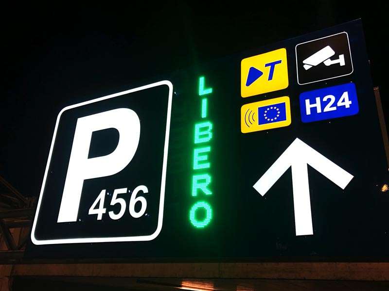 portale segnaletico luminoso terminal one spa stazione alta velocità reggio emilia