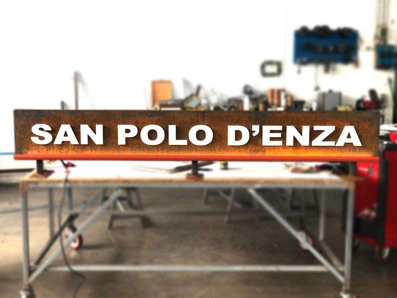 produzione insegna lettere metacrilato su corten per rotatoria san polo d'enza