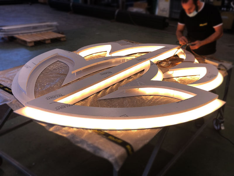 produzione insegna luminosa mad one cremona