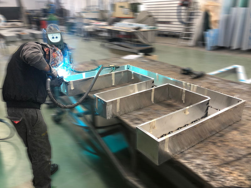 produzione insegna luminosa scatolare nurith spa mantova
