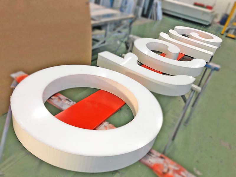 produzione insegna pubblicitaria luminosa oterra spa canossa