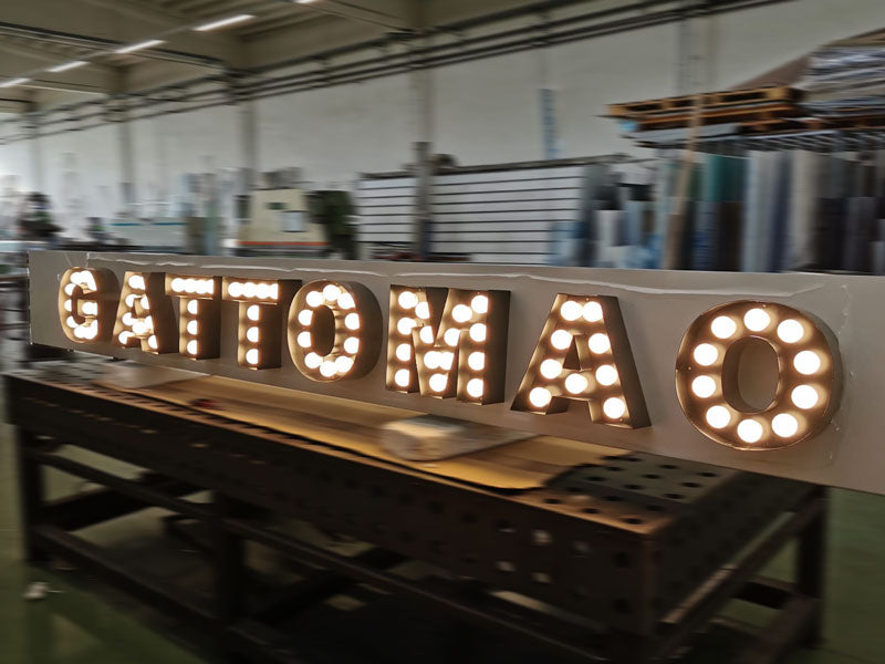 produzione insegna scatolare gattomao gioielleria reggio emilia