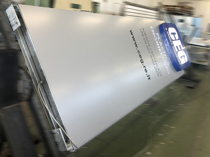 produzione totem luminoso a led ceg srl correggio