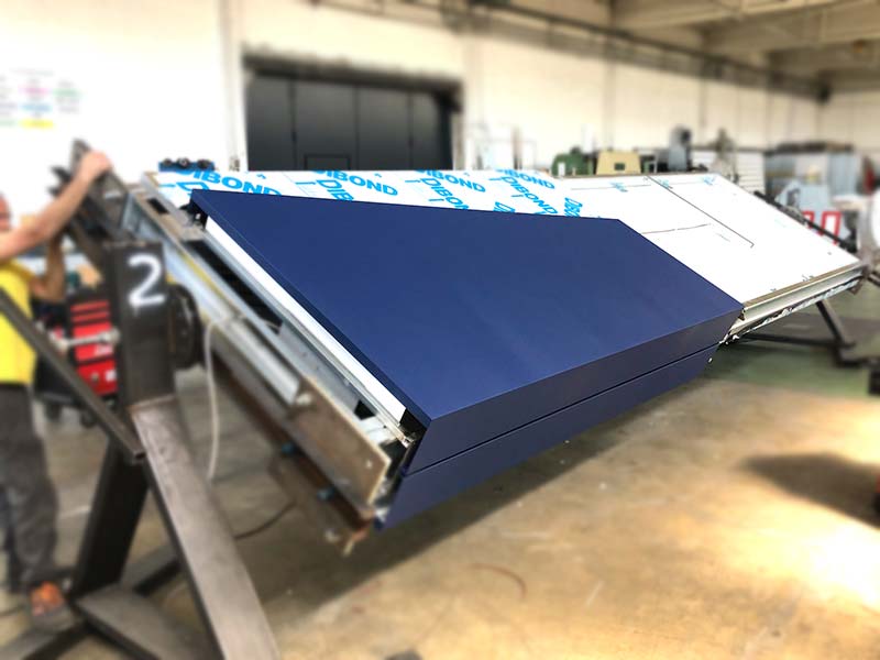 produzione totem luminoso a led elios ceramica fiorano modenese