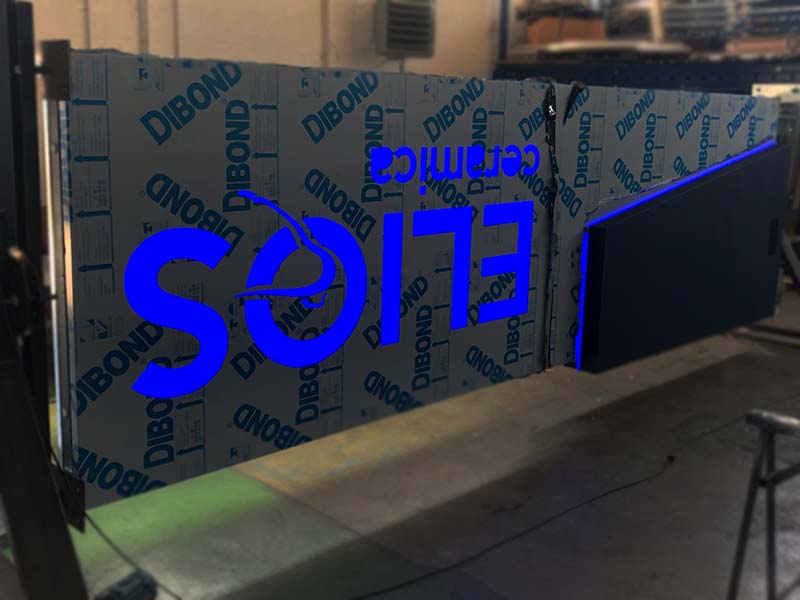 produzione totem luminoso a led elios ceramica fiorano modenese