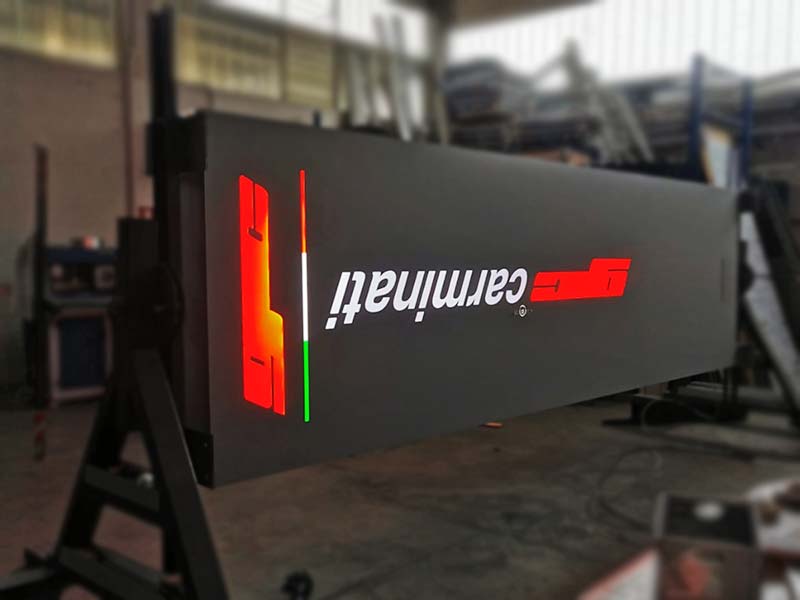 produzione totem luminoso a led gc carminati bergamo