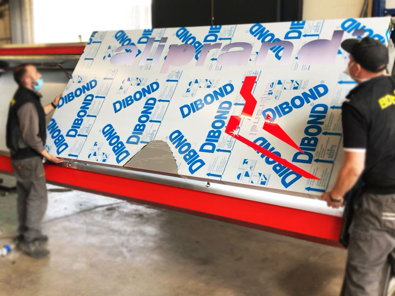 produzione totem luminoso aliprandi snc milano