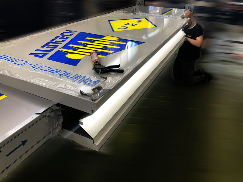 produzione totem luminoso aziendale alintech srl cremona