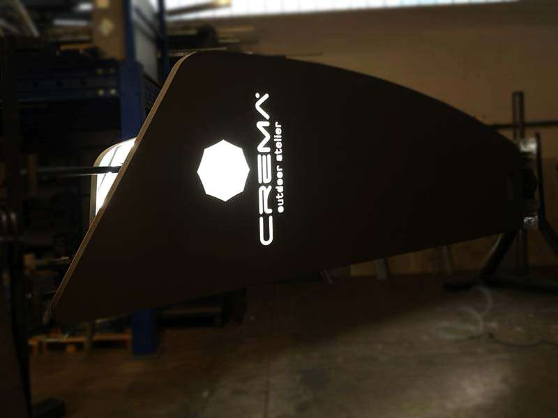 produzione totem luminoso aziendale crema outdoor padova