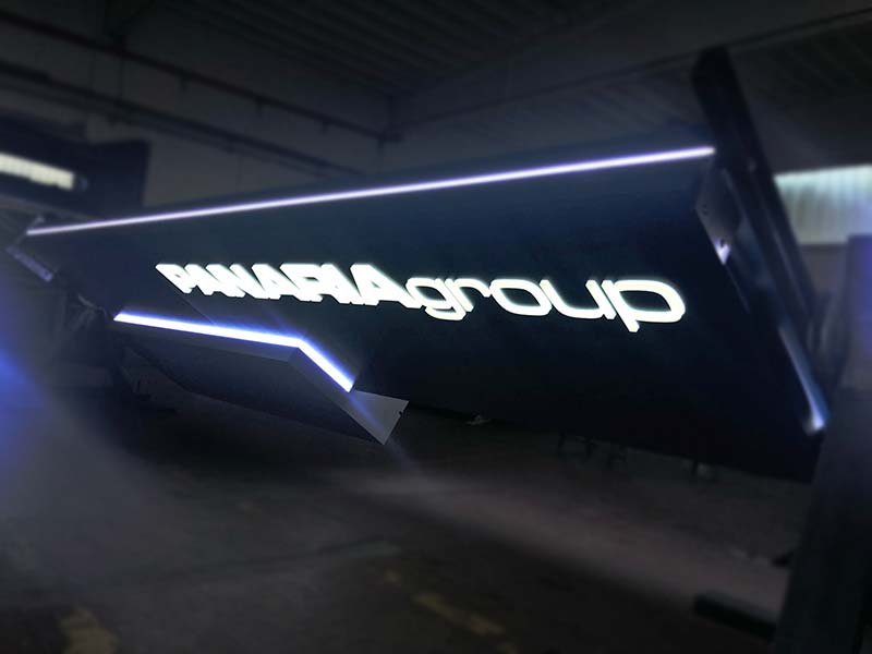 produzione totem luminoso panaria group spa sassuolo