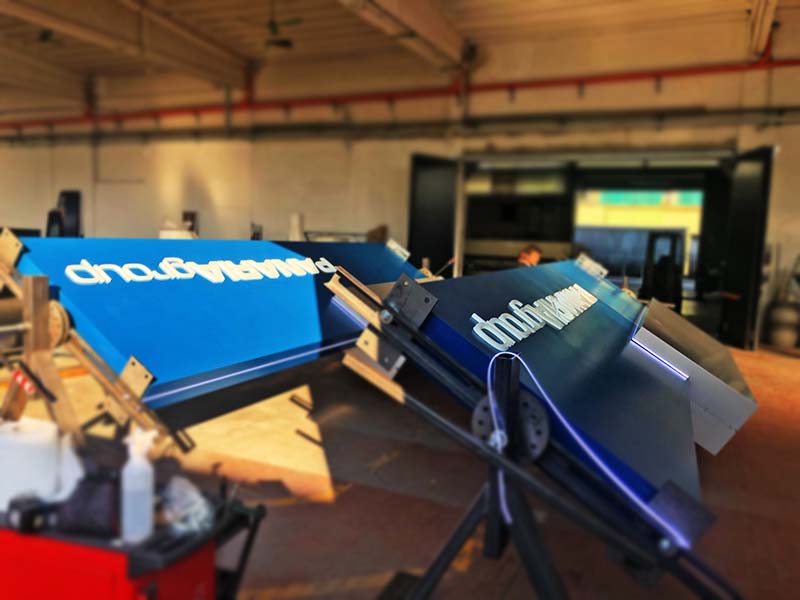 produzione totem luminoso panaria group spa sassuolo