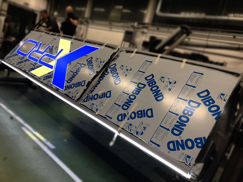 produzione totem luminoso trifacciale xpro srl bologna