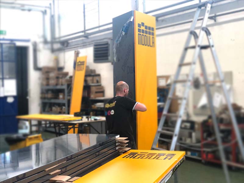 produzione totem segnaletici trifacciali modula spa salvaterra