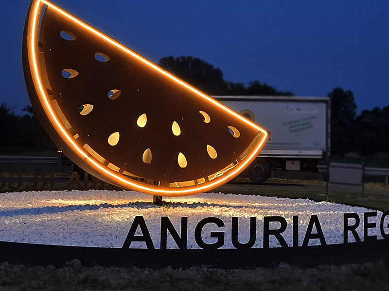 Azienda Agricola Bartoli - Allestimento rotatoria con insegna luminosa in corten