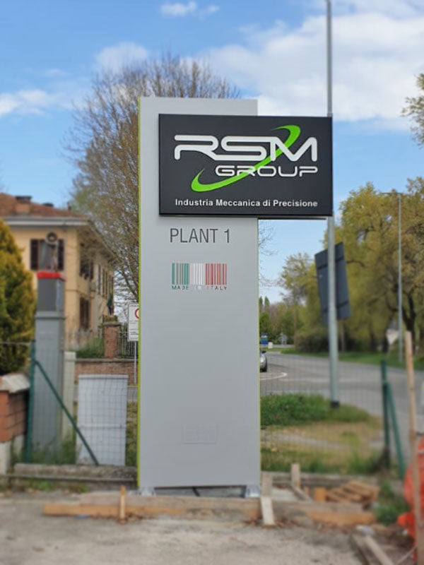 totem aziendale a stelo rsm group modena