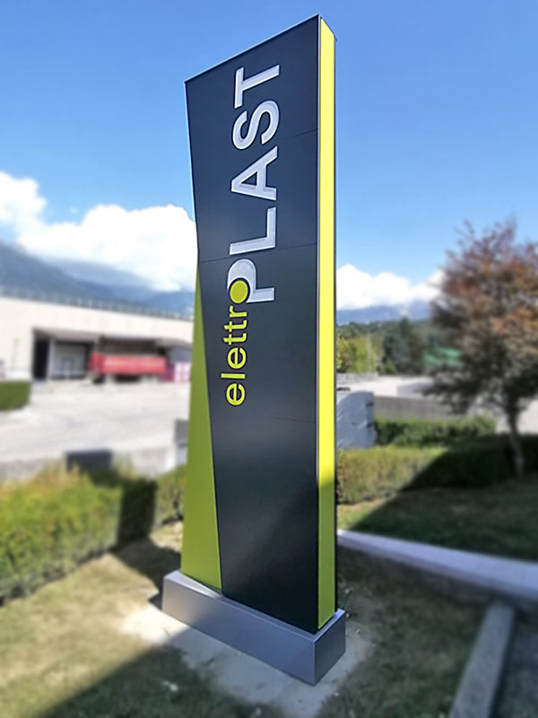 totem aziendale luminoso elettroplast belluno