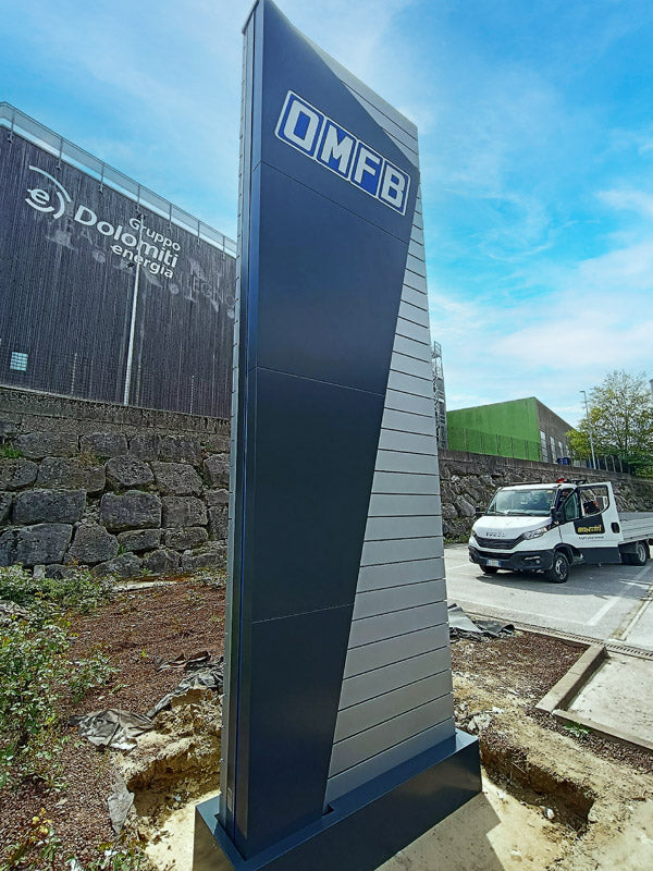 Bf Spa, Rovereto Trento - Totem luminoso design modello Sail