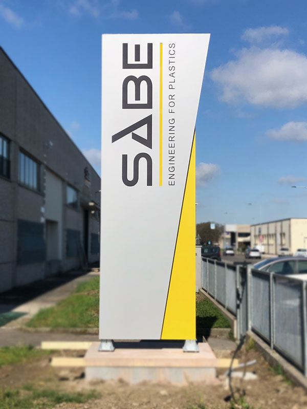 totem aziendale luminoso sabe srl correggio