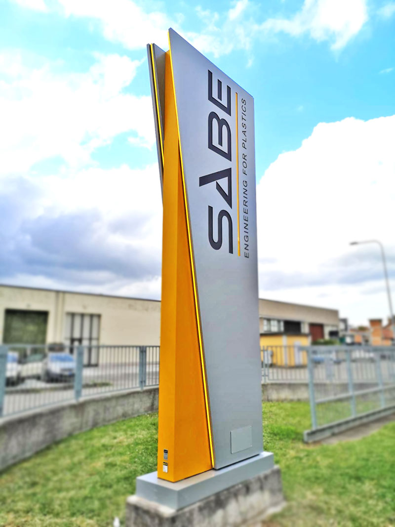 totem aziendale luminoso sabe srl correggio