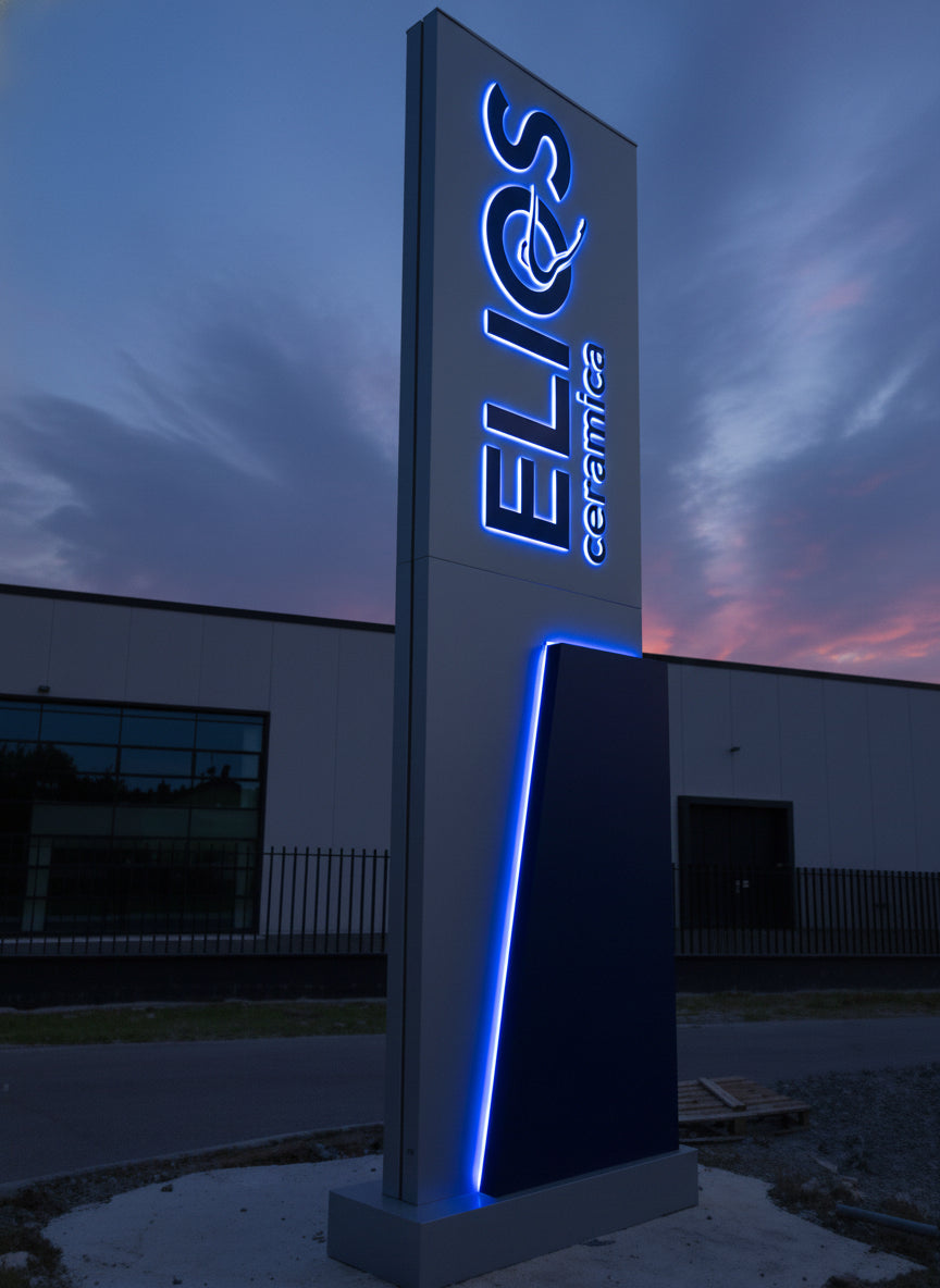 totem luminoso a led elios ceramica fiorano modenese