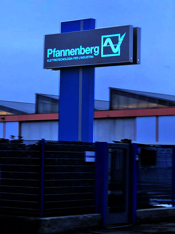 totem luminoso a stelo pfannenberg fidenza