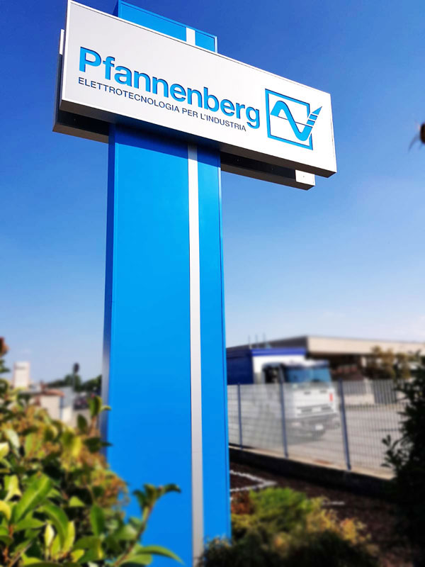 totem luminoso a stelo pfannenberg fidenza