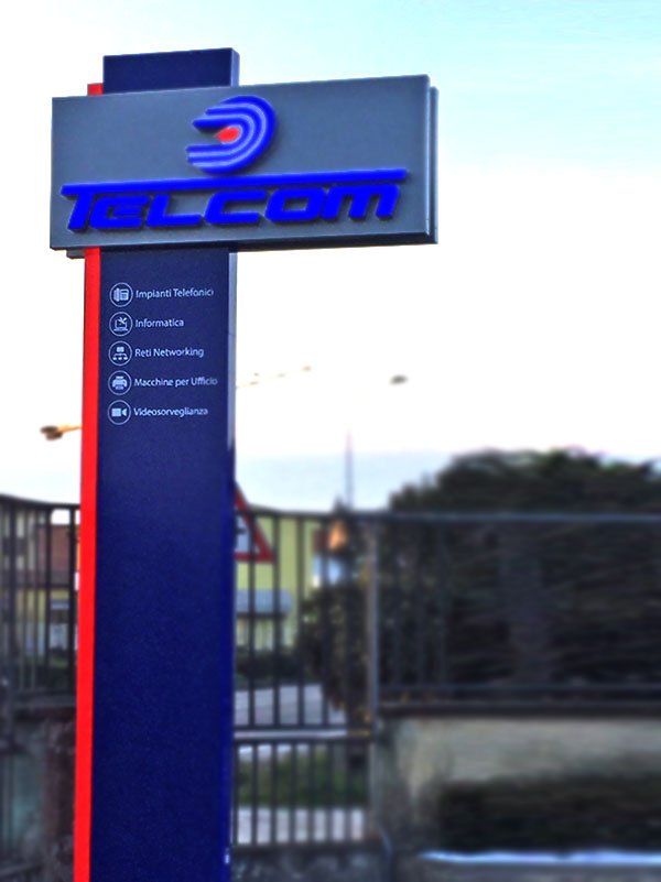 totem luminoso a stelo telcom cremona