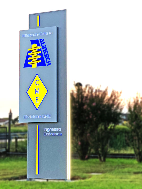totem luminoso aziendale alintech srl cremona