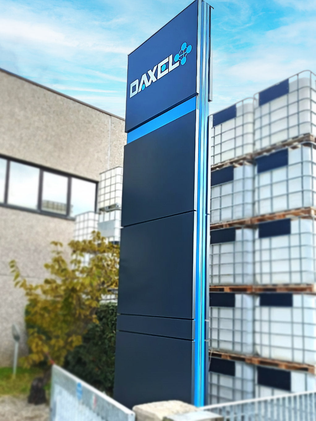Daxel, Rubiera  - Totem aziendale luminoso design modello Modular