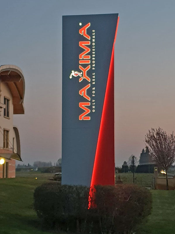 totem luminoso aziendale maxima spa poviglio