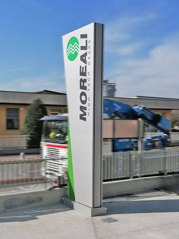 totem luminoso aziendale moreali spa reggio emilia