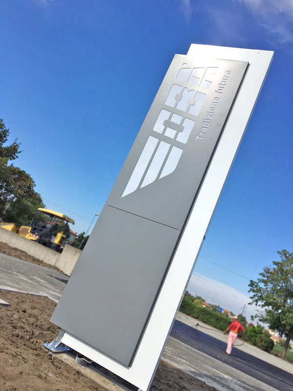 totem luminoso aziendale oba srl bologna