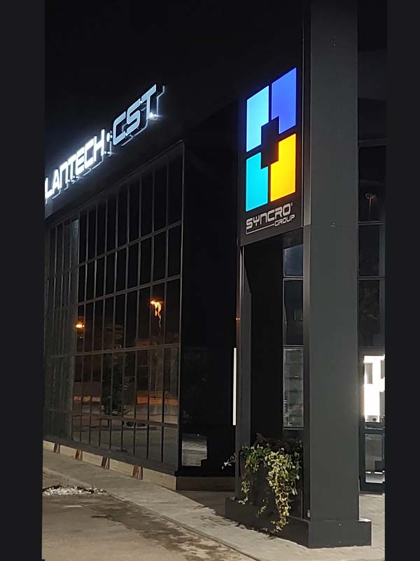 totem luminoso aziendale plantech modena