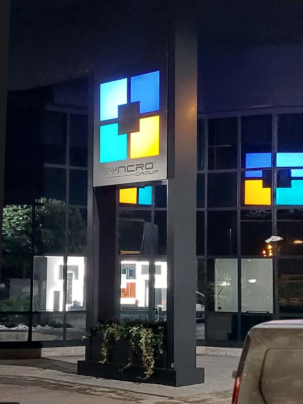 totem luminoso aziendale plantech modena