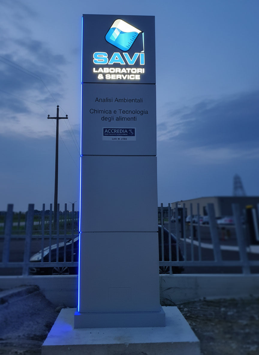 totem luminoso aziendale savi srl mantova
