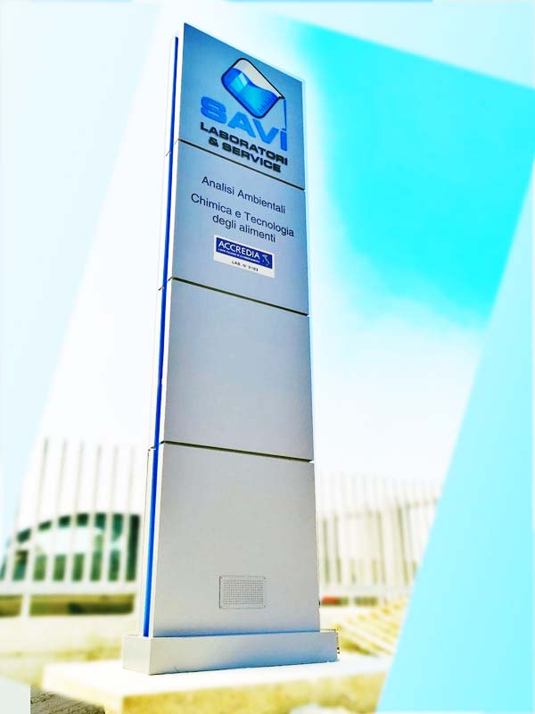 totem luminoso aziendale savi srl mantova