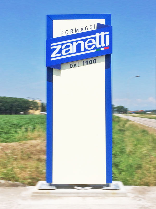 totem luminoso aziendale zanetti formaggi mantova